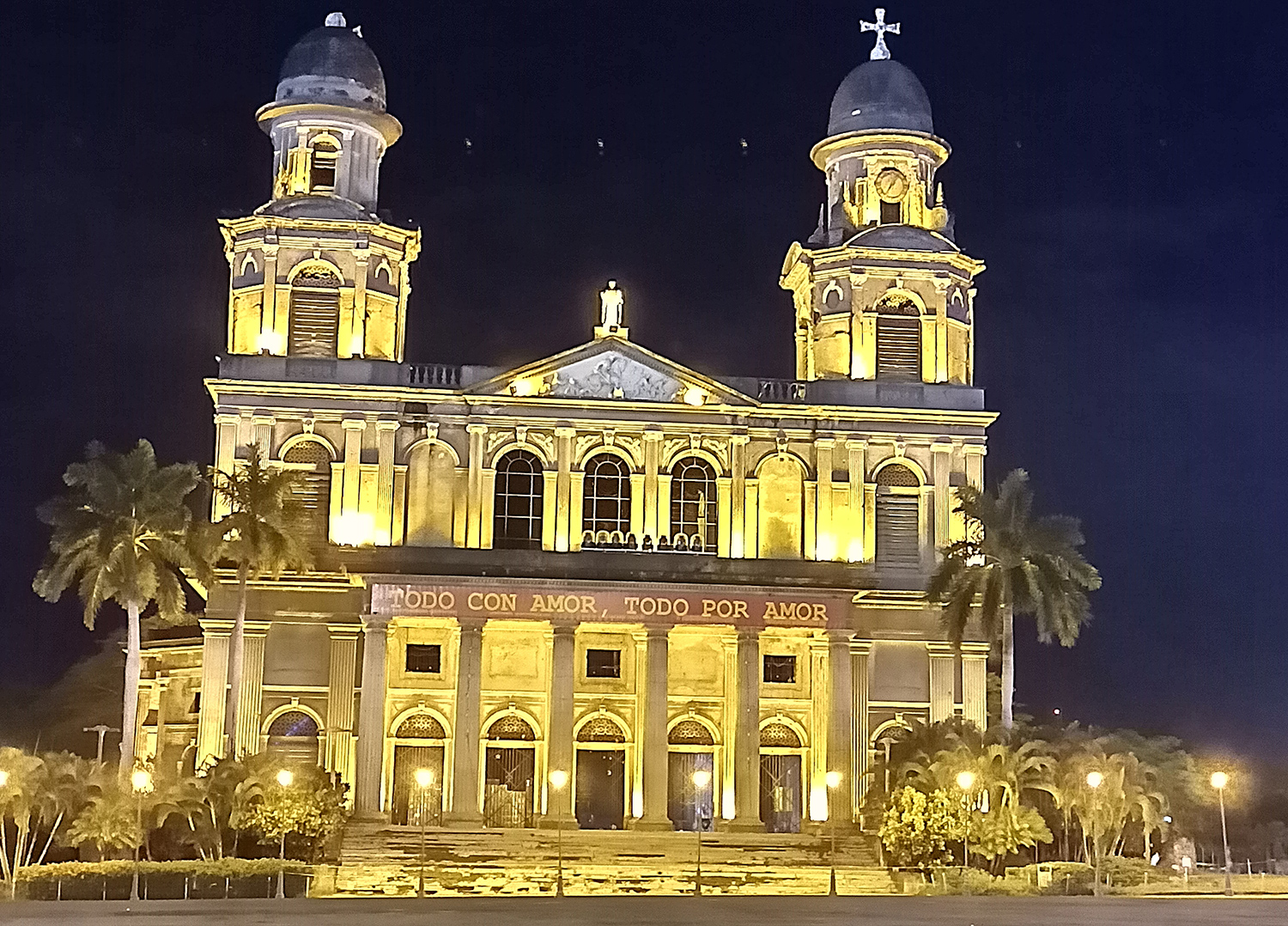 Old Cathedral of Managua, also known as the "Catedral de Santiago".