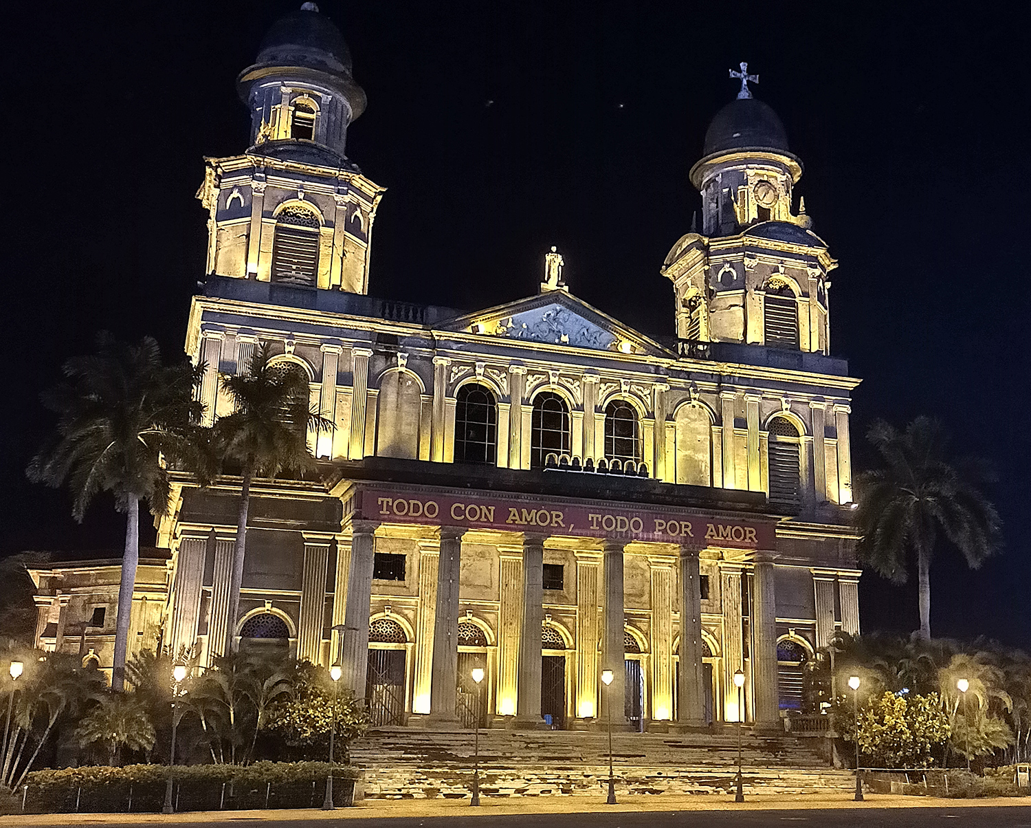 Old Cathedral of Managua, also known as the "Catedral de Santiago".