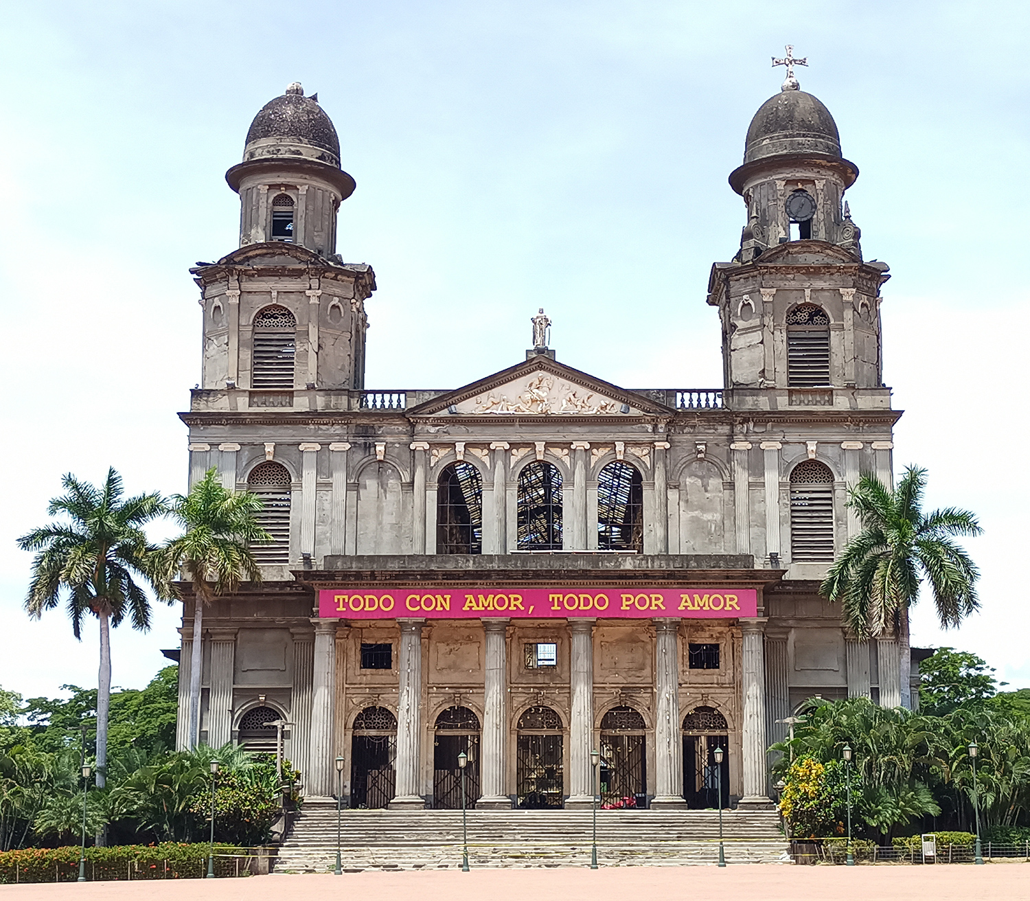 Old Cathedral of Managua, also known as the "Catedral de Santiago".